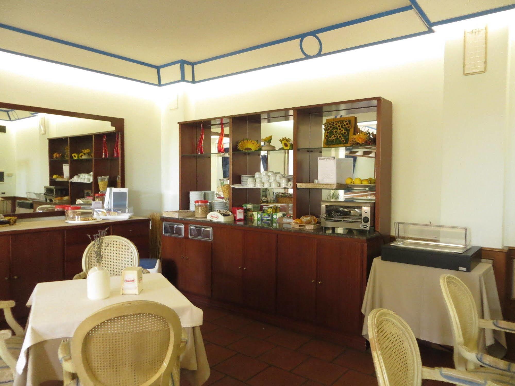 Hotel Girasole Civitanova Marche Exteriér fotografie